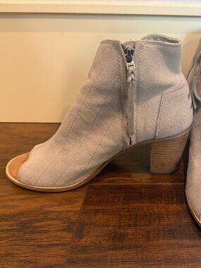 TOMS Gray Suede Peep Toe Ankle Booties Women's EU 39 Block Heel Side Zip